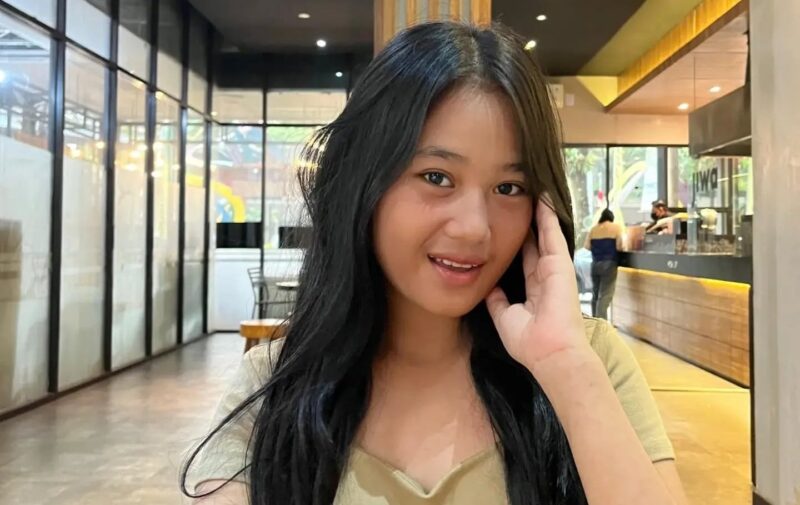 Aura Cinta Kritik Larangan Wisuda SMA (Foto: IG Aura Cinta)