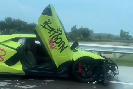 Lamborghini Alami Kecelakaan di Tol Jombang, Ternyata Milik Bos Triv