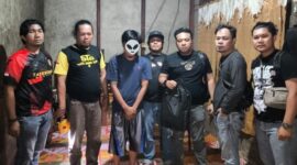 Tim Opsnal Satreskrim Polres Kerinci saat Mengamankan Diduga Pelaku Pencurian Laptop.