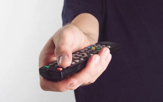 Daftar Kode Remot TV Universal untuk Semua Merek TV 2025