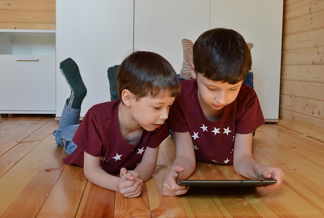 Cara Mengatasi Anak yang Kecanduan Gadget. (Foto: Pixabay)