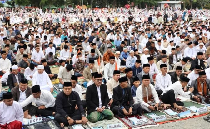 Pemkot Sungai Penuh Sholat idul Adha  Bersama Masyarakat  (Dok. Humas Pemkot Sungai Penuh)