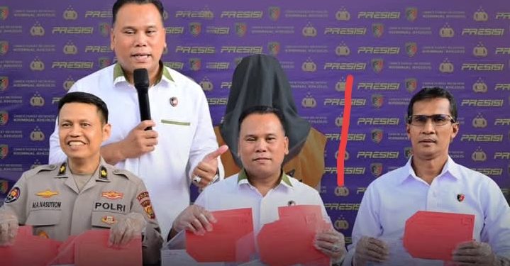 Wadir Reskrimsus Polda Jambi, AKBP Taufik Nurmandia saat Konferensi Pers.