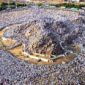 Jemaah haji saat melakukan wukuf di Arafah (Foto: Pinterest)