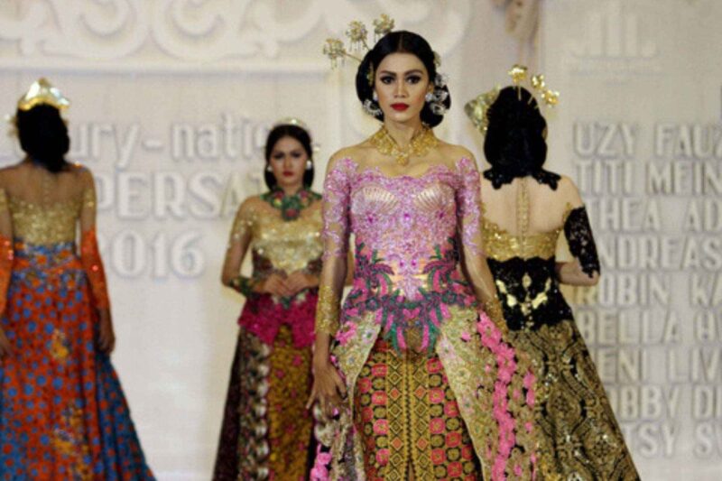Kebaya Modern, Simbol Elegansi Wanita Indonesia yang Kembali Populer (Foto: Istimewa)