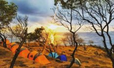 8 Tempat Camping Instagramable dan Terhits di Indonesia yang Wajib Kamu Kunjungi