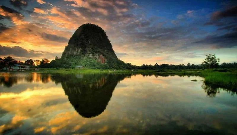 7 Destinasi Anti-Mainstream di Sumatera Barat: Keindahan Tersembunyi yang Siap Membuatmu Terkesima. (Foto: infokost.id)