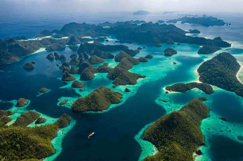 Wisata Alam Indonesia yang Mengagumkan: Jelajahi Gunung, Hutan Tropis, dan Lautan Eksotis. (Foto: generationvoyage.fr)