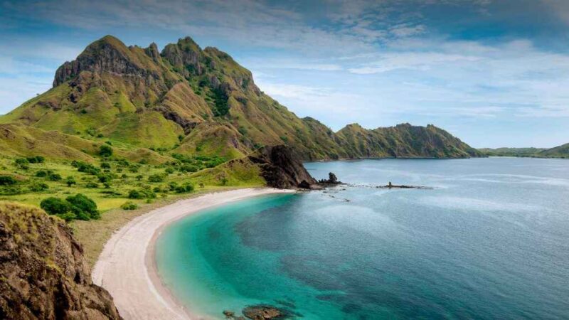 Pesona Labuan Bajo: Destinasi Wisata Indah dan Eksotis di Nusa Tenggara Timur. (Foto: windows10spotlight)
