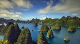 Rencana Liburan 3 Hari ke Raja Ampat: Biaya, Tips, dan Aktivitas yang Wajib Dicoba. (Foto: https://wallpaperaccess.com/raja-ampat)