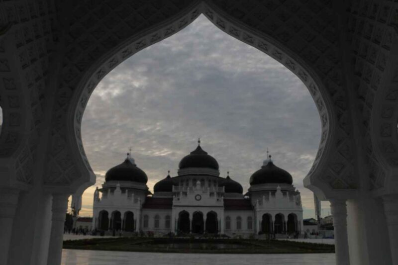 Panduan Lengkap Wisata Syariah di Indonesia untuk Liburan Ramah Muslim (Foto: bithe.co)