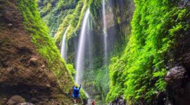 Air Terjun Madakaripura: Surga Tersembunyi Bertabur Legenda di Jawa Timur. (Foto: regional.kompas.com)