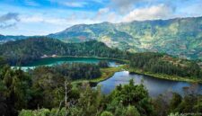 Dieng Plateau Jawa Tengah: Pesona Alam, Budaya, dan Sejarah di Negeri Atas Awan. (Foto: expedia.com)