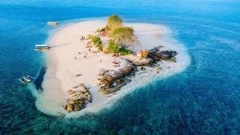 12 Destinasi Wisata Terbaik di Lombok yang Wajib Dikunjungi. (Foto: lombok.com)