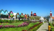 Pesona Flora Santerra Batu Malang: Surga Taman Bunga dan Wahana Keluarga. (Foto: beritajelajah)
