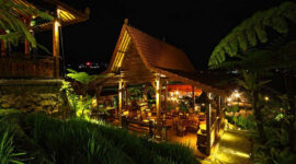 Atmosphere Resort Café Bandung: Petualangan Kuliner dengan Nuansa Tropis di Pusat Kota. (Foto: masakandaerah2016.blogspot.com)