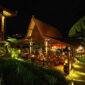 Atmosphere Resort Café Bandung: Petualangan Kuliner dengan Nuansa Tropis di Pusat Kota. (Foto: masakandaerah2016.blogspot.com)