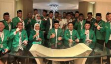 Muhamad Mardiono (tengah duduk) terpilih kembali secara aklamasi dalam Muktamar X PPP yang dihelat di kawasan Ancol, Jakarta Utara, 27 September 2025. (Foto: Tempo/Ervana)