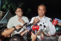 Menteri Sekretaris Negara Prasetyo Hadi memberikan keterangan usai menghadiri rapat dipimpin Presiden Prabowo Subianto di kediaman Kertanegara, Jakarta Selatan, Minggu (28/9/2025) malam. (Foto: ANTARA/Genta Tenri Mawangi/am)