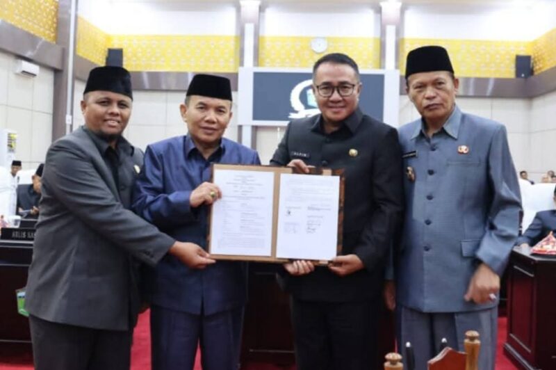 DPRD Sungai Penuh Sahkan Perda Penanganan Kemiskinan dan Perangkat Daerah