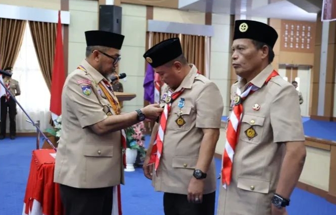 Walikota Alfin Dilantik Jadi Kamabicab Pramuka Sungai Penuh