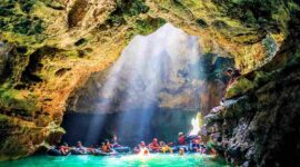 Gua Pindul: Wisata Cave Tubing Menyusuri Sungai Bawah Tanah di Gunungkidul (Foto: academicindonesia)