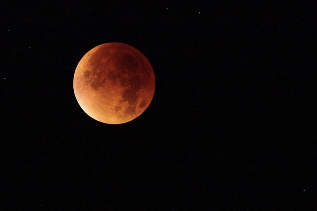 Ilustrasi gerhana Bulan total. (Foto: Pixabay)