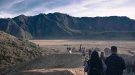 Panduan Bulan Madu Romantis Bromo Tengger Semeru: Menjemput Cinta di Atas Awan. (Foto: wallpapers)