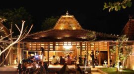 Joglo Kopi Plumbon Jogja: Tempat Ngopi Tradisional dengan Suasana Kekinian (Foto: slilipantai.blogspot)