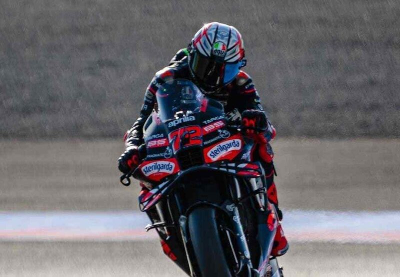 Pembalap Aprilia Marco Bezzecchi saat meacu kendaraannya di Sirkuit Motegi, Jepang, Jumat (26/9/2025) (Foto: Ig @marcobez72)