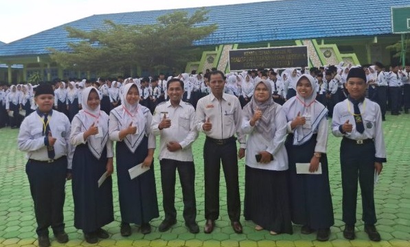 MTsN 1 Sungai Penuh Apresiasi 5 Siswa Lolos OMI Jambi