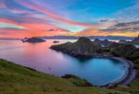 Labuan Bajo: Gerbang Menuju Keajaiban Dunia, Surga Petualangan di Ujung Timur Nusa Tenggara. (Foto: tripsavvy)