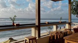 Jimmy Beach Cafe: Mengupas Tuntas Surga Nongkrong Kekinian di Tepi Pantai Jimbaran, Bali. (Foto: tripadvisor)
