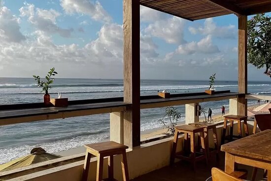 Jimmy Beach Cafe: Mengupas Tuntas Surga Nongkrong Kekinian di Tepi Pantai Jimbaran, Bali. (Foto: tripadvisor)