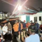 Upaya pencarian bocah 8 tahun yang hanyut ke kali saat bermain hujan di Pamulang Estate, Tangsel pada Minggu (26/10/2025) malam. (Foto: Dok. BPBD Tangsel)