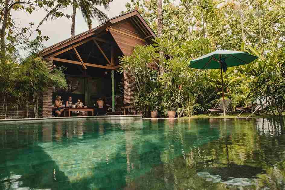Pipes Hostel unik dekat Pantai Kuta Mandalika Lombok