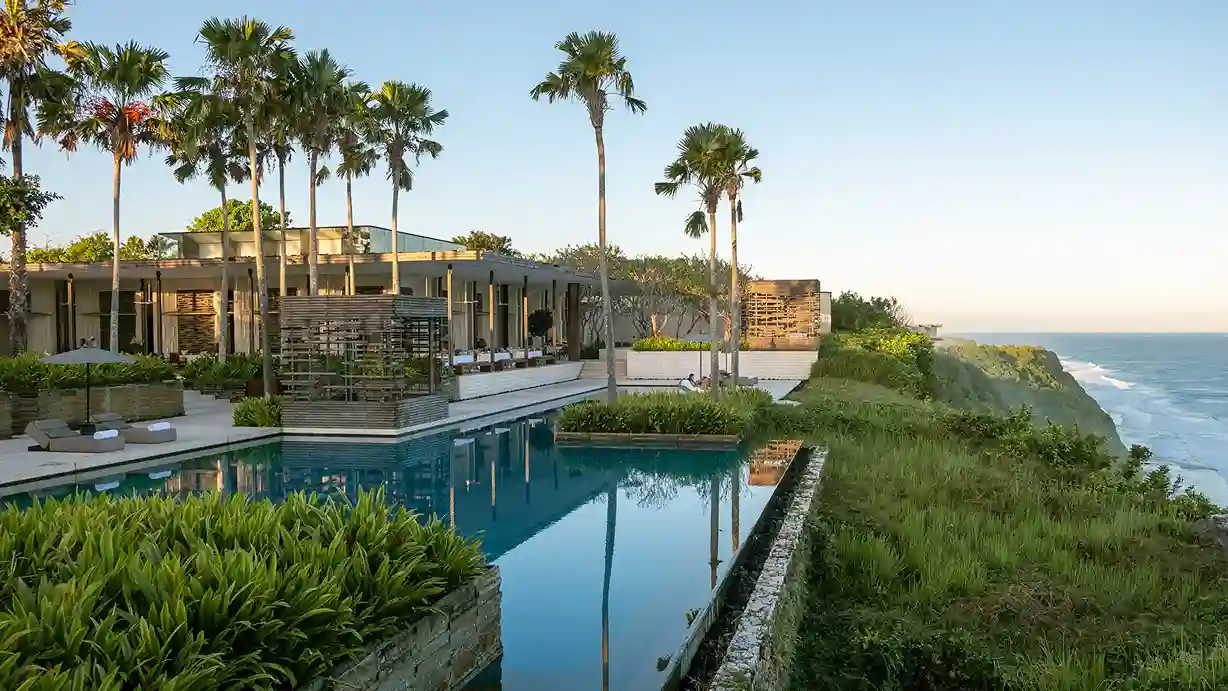 Alila Villas Uluwatu resort mewah ramah lingkungan di tebing Uluwatu