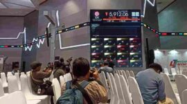 Suasana Main Hall Bursa Efek Indonesia. Pengunjung bisa memantau langsung pergerakan IHSG (Foto: RRI/Magdalena Krisnawati)