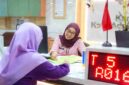 Petugas ATR/BPN melayani masyarakat (Foto: Kementerian ATR/BPN)