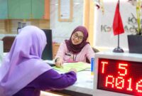 Petugas ATR/BPN melayani masyarakat (Foto: Kementerian ATR/BPN)