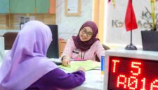 Petugas ATR/BPN melayani masyarakat (Foto: Kementerian ATR/BPN)