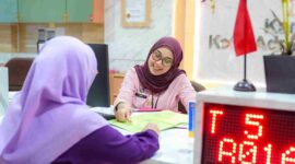 Petugas ATR/BPN melayani masyarakat (Foto: Kementerian ATR/BPN)