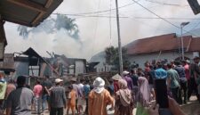 Kebakaran Hebat di Kerinci, Tiga Rumah Hangus Terbakar
