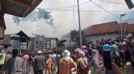 Kebakaran Hebat di Kerinci, Tiga Rumah Hangus Terbakar