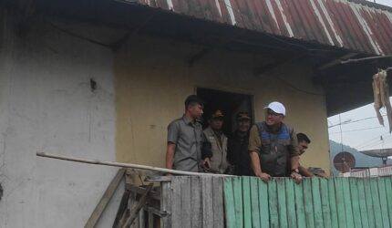 Walikota dan Wawako Sungai Penuh Bantu Korban Angin Puting Beliung