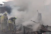 Kebakaran Lapak Barang Bekas di Duren Sawit, Kerugian Capai Rp80 Juta (Foto: Antara)