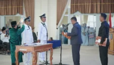 Bupati Monadi Lantik Dua Kades Penggati Antar Waktu