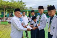 MTsN 1 Sungai Penuh Apresiasi 17 Siswa Berprestasi dengan Penghargaan