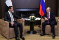 Presiden Suriah Bashar al-Assad bertemu dengan Presiden Rusia Vladimir Putin di kota Sochi, Senin (20/11/2017). (Foto: Mikhail KLIMENTYEV / SPUTNIK / AFP)
