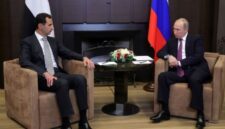 Presiden Suriah Bashar al-Assad bertemu dengan Presiden Rusia Vladimir Putin di kota Sochi, Senin (20/11/2017). (Foto: Mikhail KLIMENTYEV / SPUTNIK / AFP)